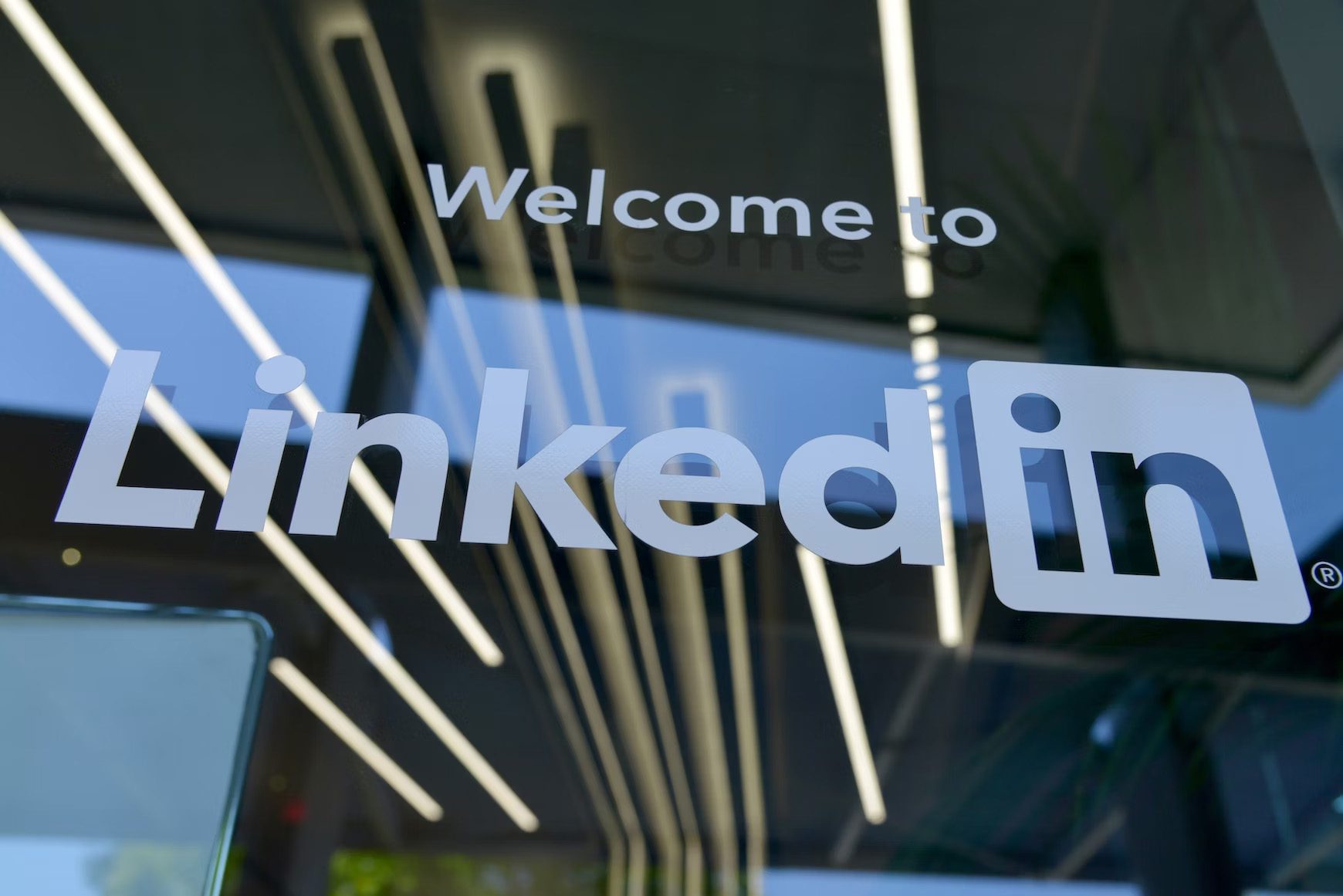 A door sign saying "Welcome to LinkedIn"